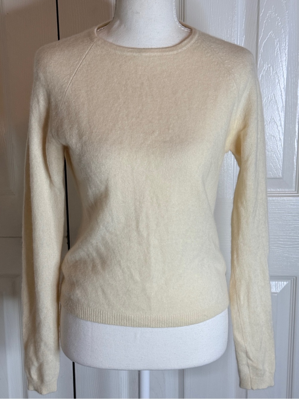 Lord & Taylor Vintage 100% Cashmere Crewneck Sweater Cream Small